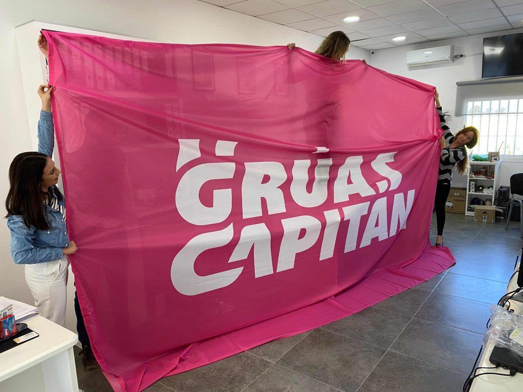 Grúas Capitán se une a la Carrera Rosa de la Mujer
