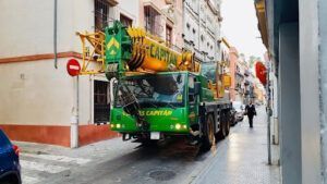 grúas versátiles para espacios urbanos